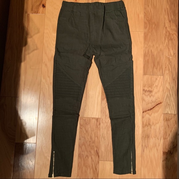 Moto Leggings with Zipper Ankle Detail - Picture 3 of 7